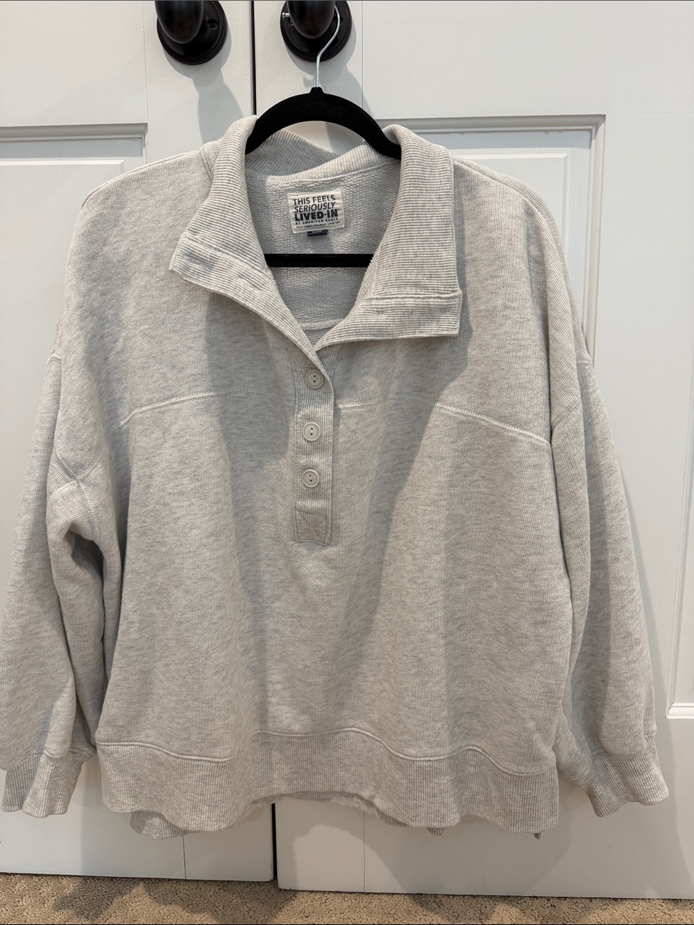 AE Big Hug Henley in gray size Medium